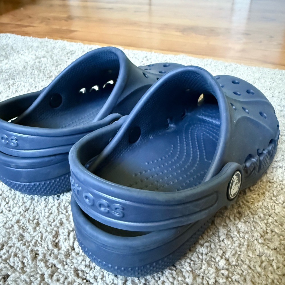 CROCS Kids Shoes in Navy and Black - Picture 8 of 9